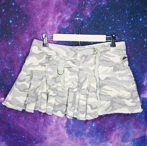 Camo Print Cargo Pleated Pocket Velcro Skirt EUC M